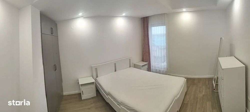3 camere Cosmopolis-Curte, loc de parcare