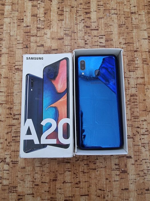 Samsung A20 32 гб