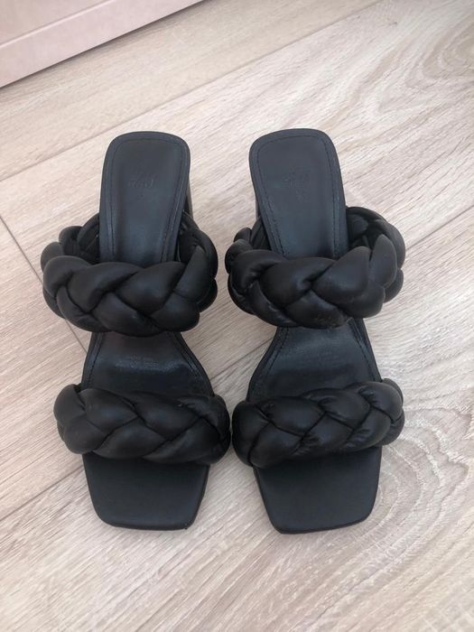 Босоножки  и стильные шлепки