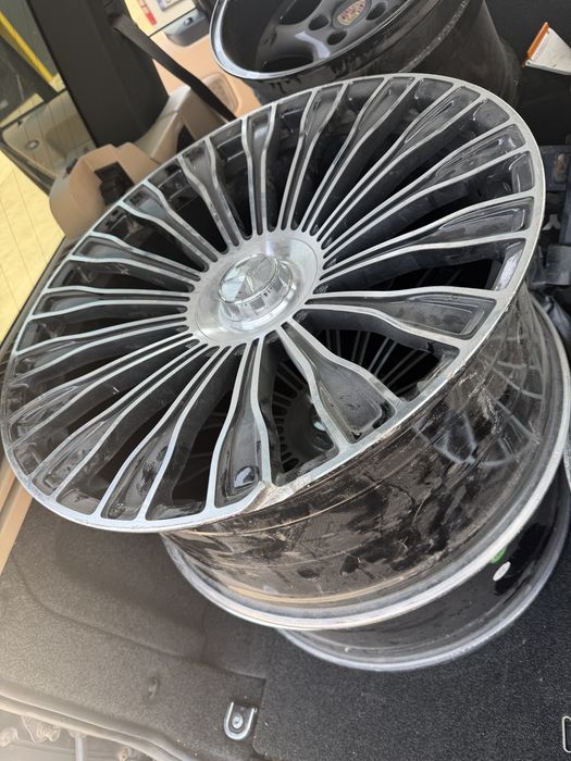Vand jante maybach 22 in 2 latimi
