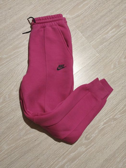 Pantaloni Nike tech copii.    L      146-156 CM