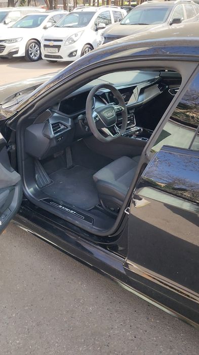 Audi e tron gt  продается