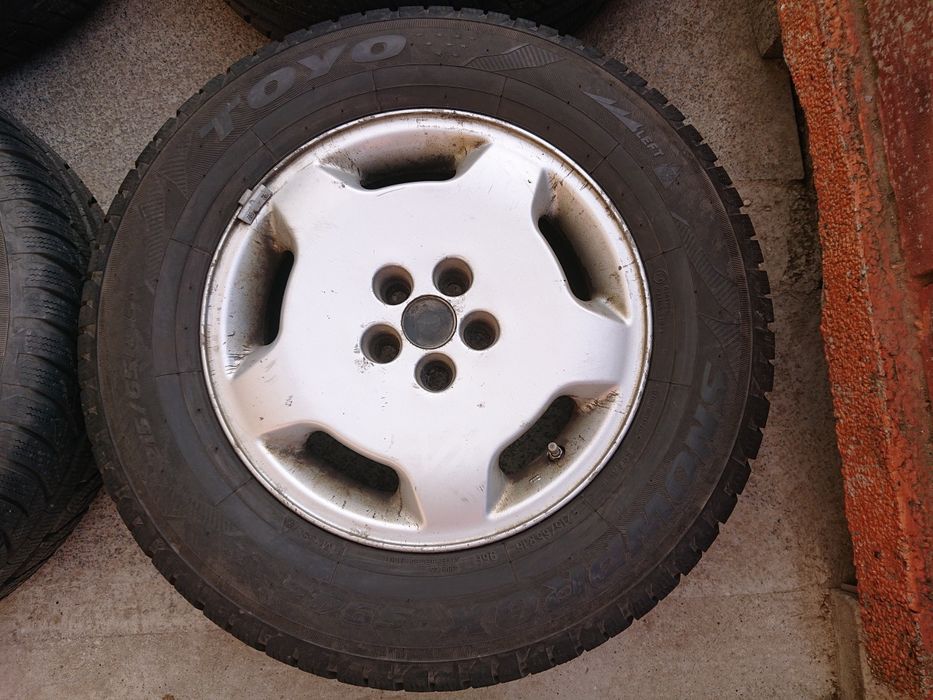 Гуми TOYO SNOWPROX S943 комплект с джанти и датчици Launch LTR-01