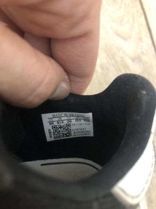 Оригинальные кроссовки адидас