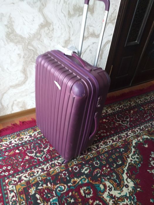 Чемодан сотилади