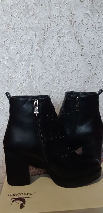 Женские ботинки стразами