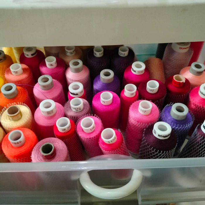 Пластмасов шкаф за шивашки принадлежности, гоблени, конци