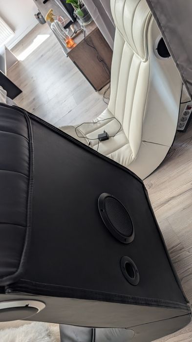 Vând 2 fotolii de gaming / vizionare film cu boxe si subwoofer integrat