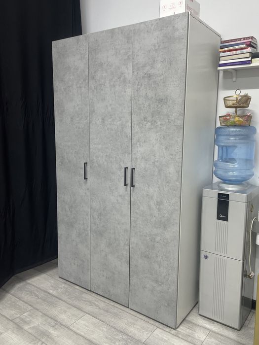 продам шкаф с вешалками