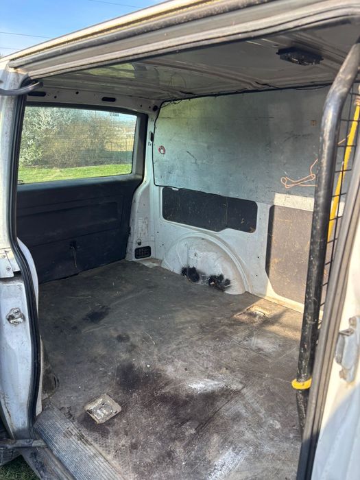 Vand mercedes vito 2002 2.2d sau la cerere mai mare se dezmembrează