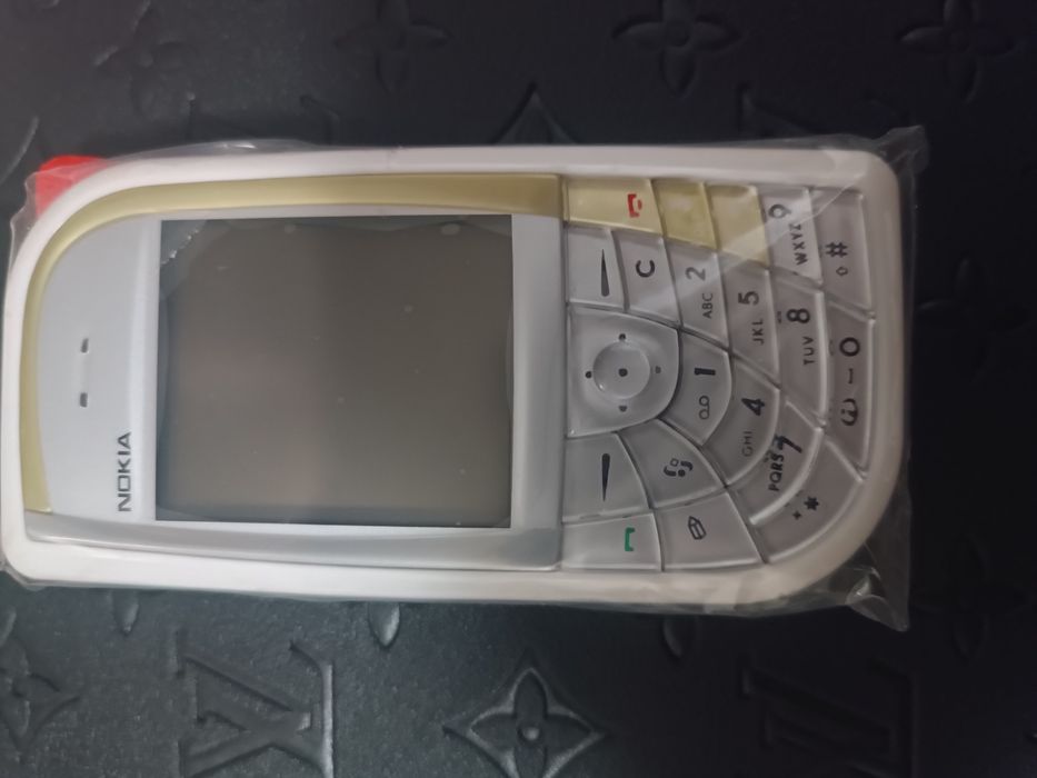 Assalom alekum Telefon Sotiladi Original Nokia 7610 White