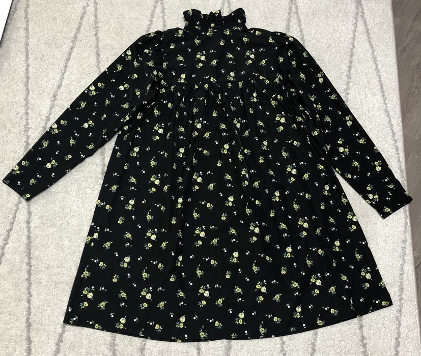 Rochie neagra h&m marime M rochie neagra cu floricele galbene h&m noua