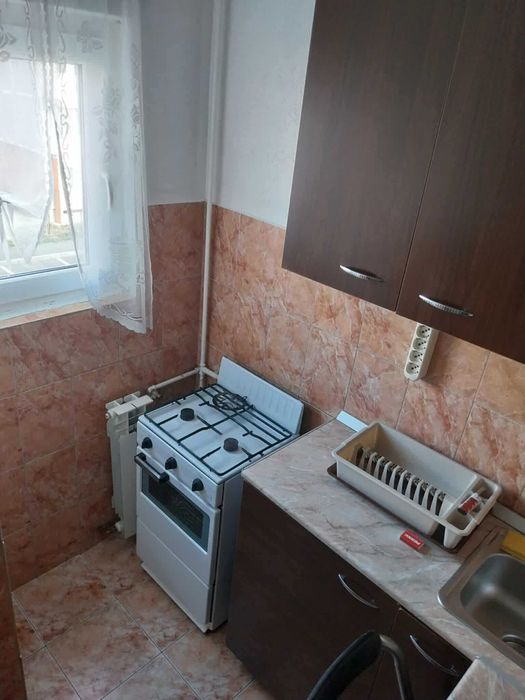 Închiriez garsonieră în zona Confecții