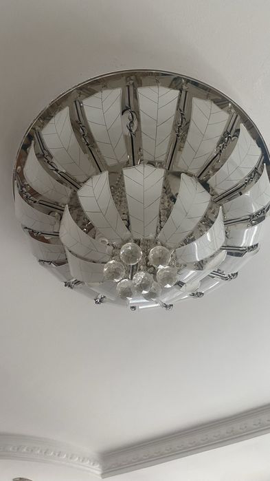 Продам стол и люстру