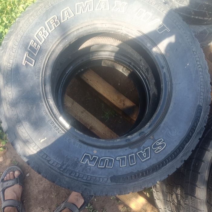 Продам шины 235/75R15