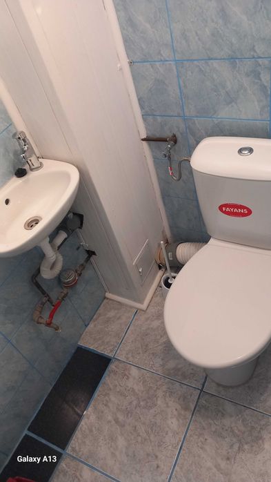 De închiriat apartament cu 3 camere pe strada Cernatului