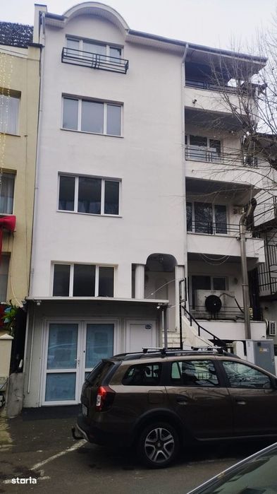 Vă propunem spre inchiriere clădire de birouri situată în zona Cotroce