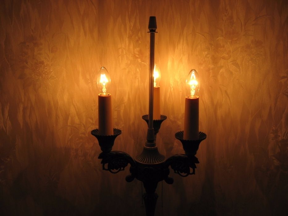 Винтажный напольный торшер в отличном состоянии.