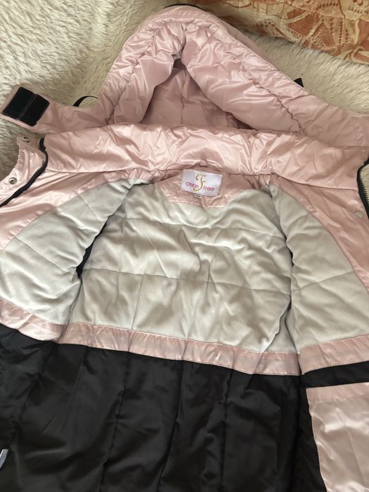 Продам пуховик на девочку 116 см