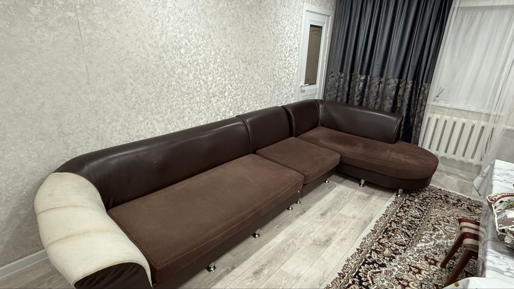 Диван 4 м в длину и после угла 2 м