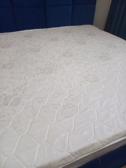 Двухспальная кровать