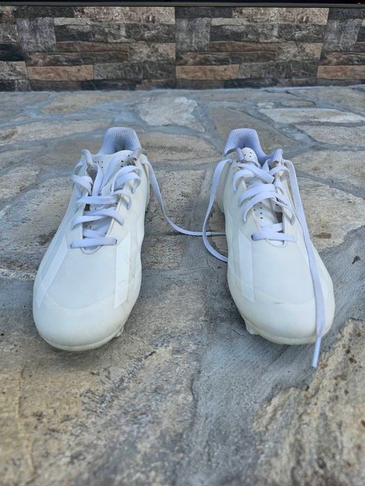 Футболни обувки adidas