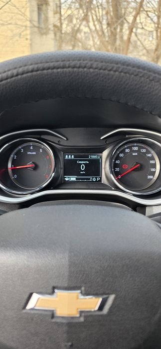 Продаю свою машину Onix