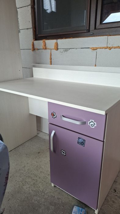 Vând paturi de dormitor copii si birou