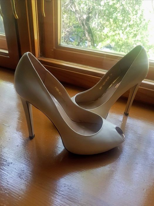 Продам  модельные туфли.