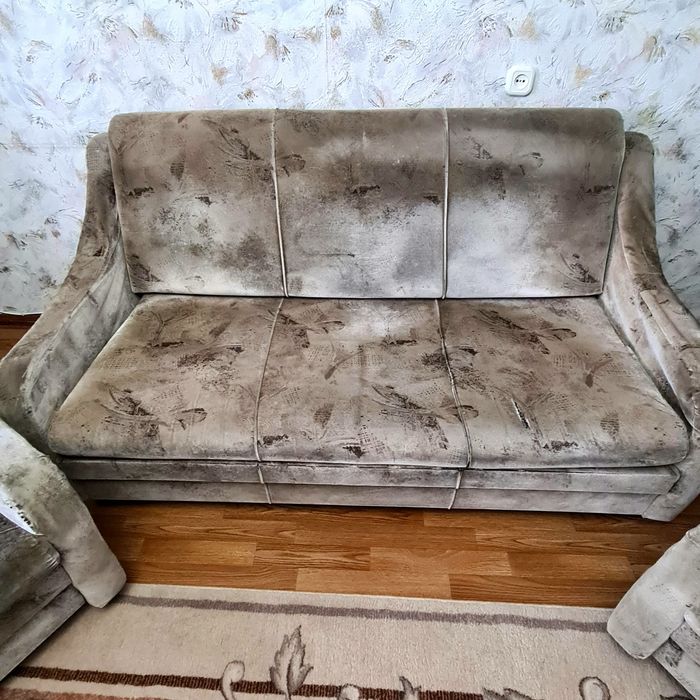 Диван с двумя креслами