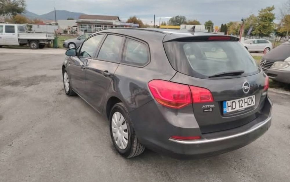 Vând Opel Astra J