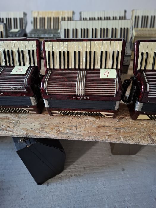 Vând acordeon marca Hohner