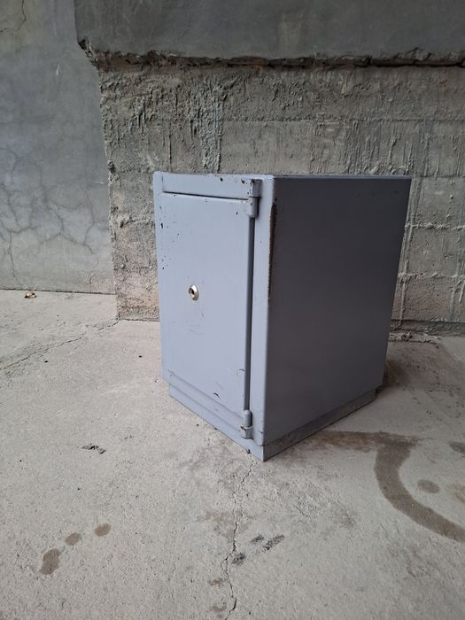 СЕЙФ Огнестойкий состояни отлично есть фото