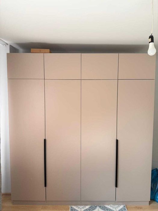 Шкаф и две тумбочки