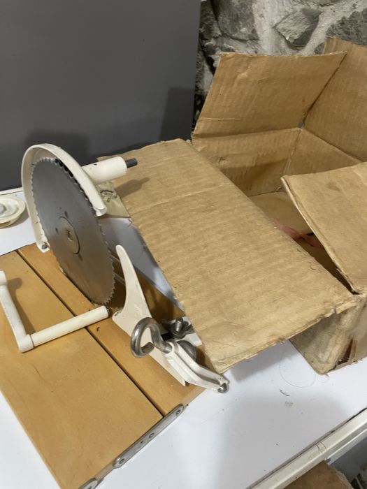 Машина за рязане/хляб,салам…