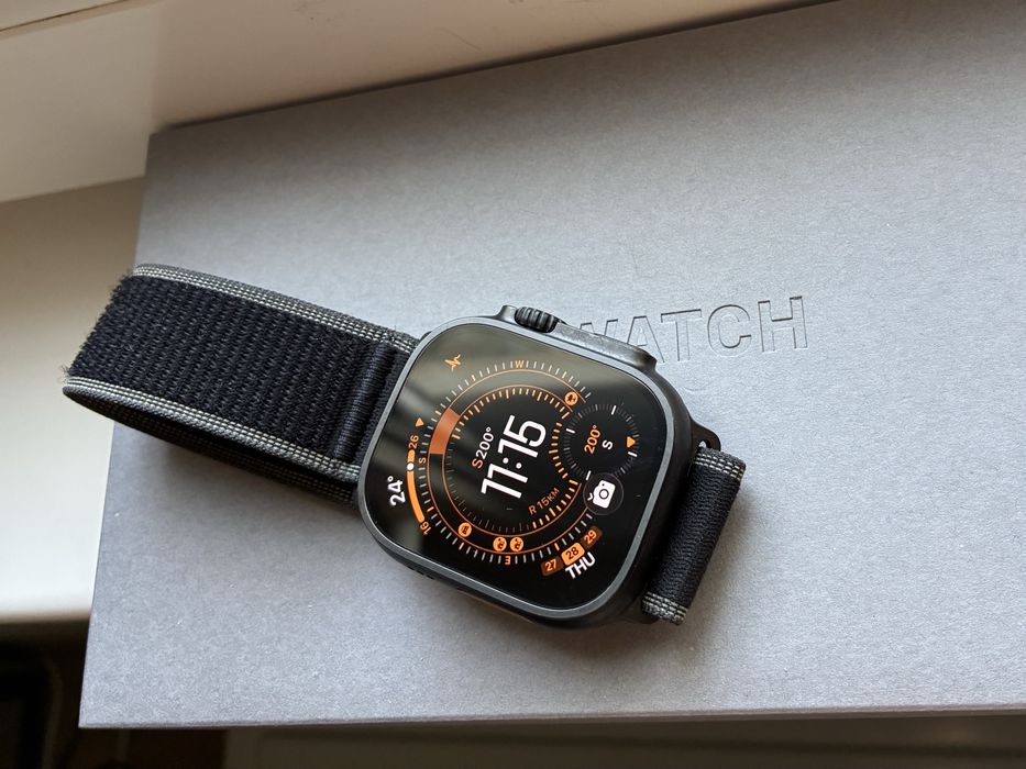 Смарт часовник Apple Watch Ultra 3, Cellular, 49 мм, M/L, Black Titanium, Black/Charcoal
