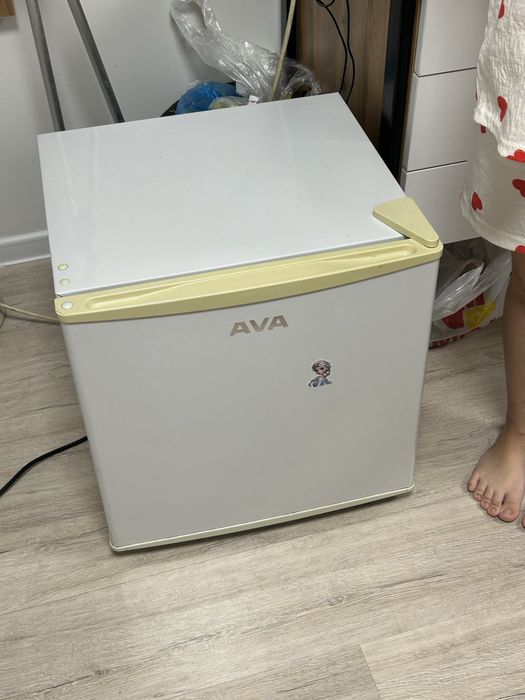 Продам холодильник маленький