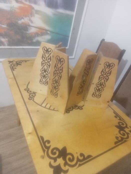 Срочно продам стол кухонный