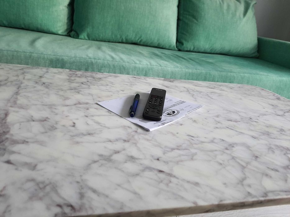 Masa cafea, marmura alba cu insertii gri