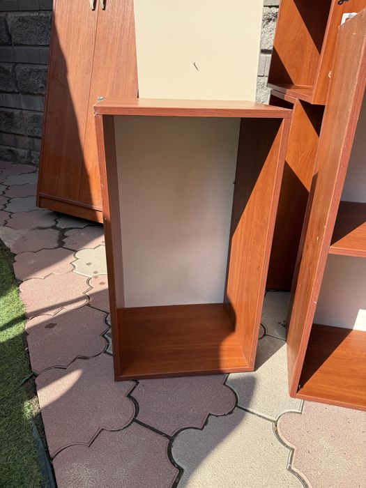 Навесные полки в отличном состоянии