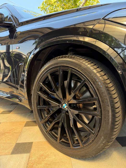 Продаю BMW X5 M50i
