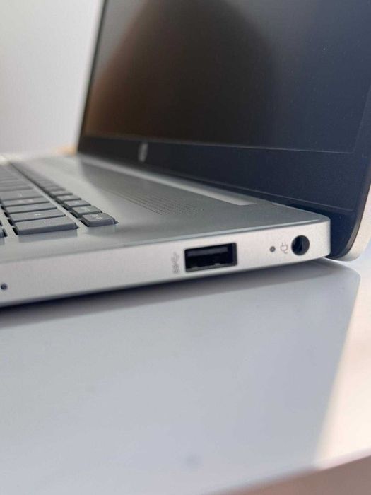 Laptop HP 17-CN3001NQ 17.3" Full HD IPS i5-1334U 16GB RAM 1TB SSD Nou Garantie 24 Luni