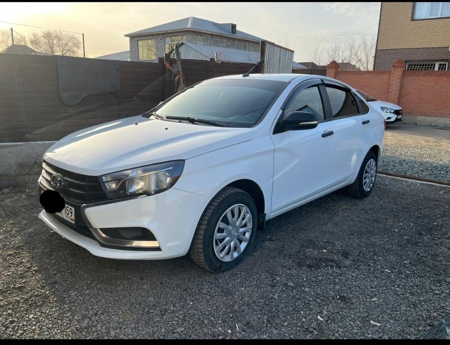 Продам по запчастям Лада Веста