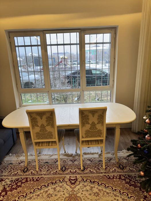 Стол со стульями