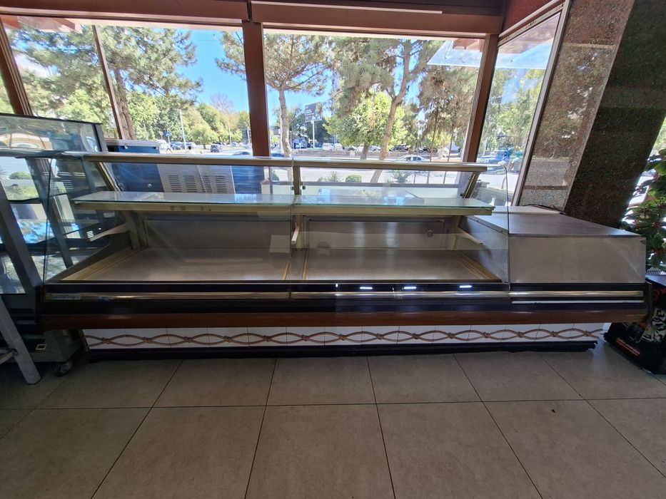 Холодильник витринный