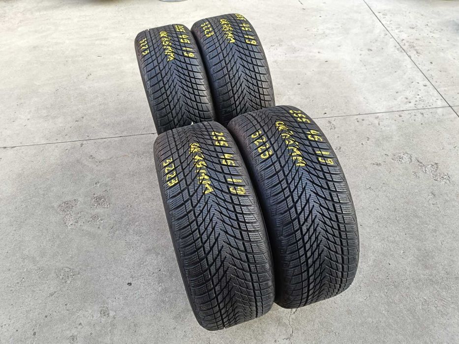 Set 4 anvelope iarna 255 45 19 Goodyear UltraGrip Performance 3 cu 7,5 mm dot 3223