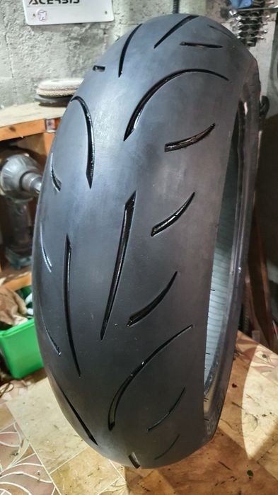 Metzeler Sporttec M9 RR // 180 55 ZR 17 // 2024