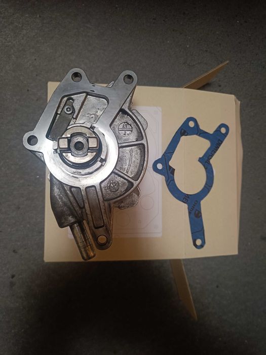 Вакуумна помпа за Мерцедес OM642 A6422300165 за Mercedes W204 / W211 / W212 / W219 / W164 / X164 / W221 3.0 CDI