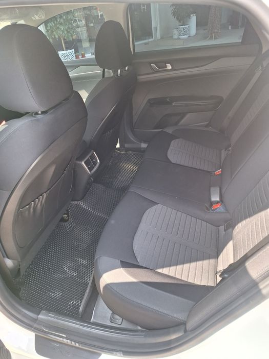 KIA K5 белый идеальное состояние своя машина