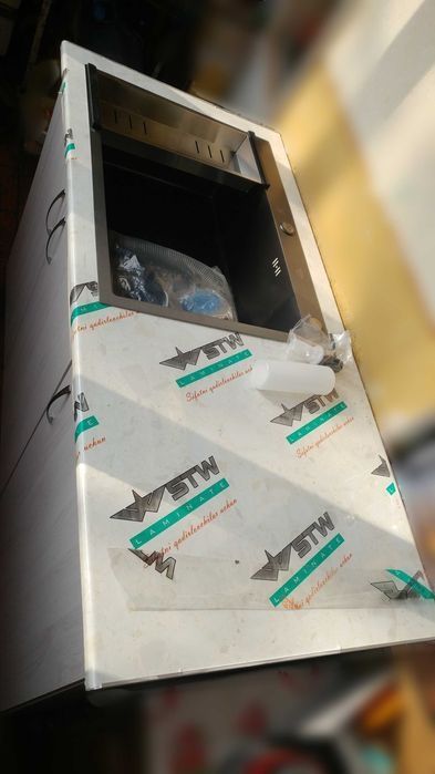 Kuxiniy rakvina va stoleshnitsa sotiladi